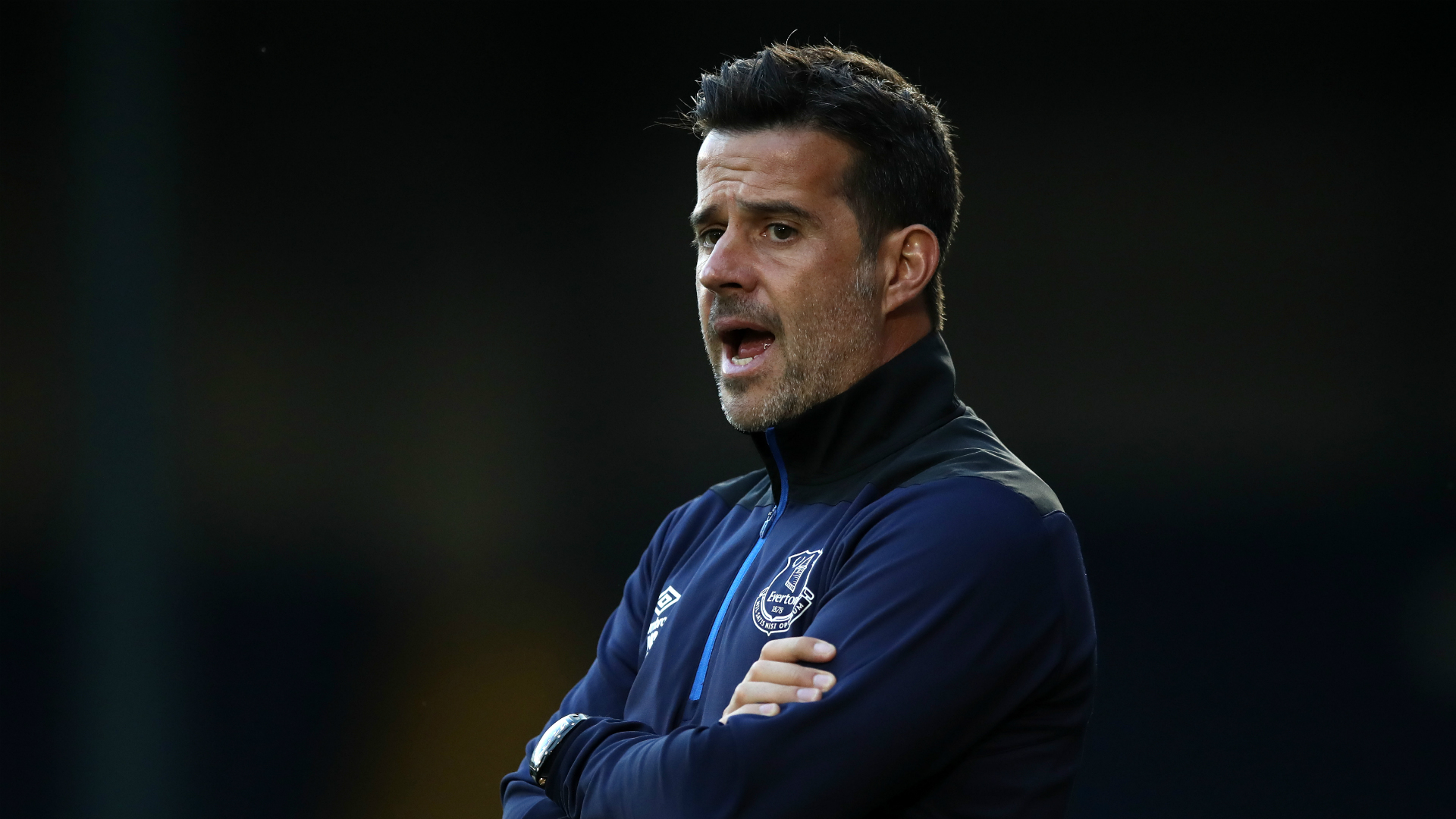 示著巨資並 示著巨資並